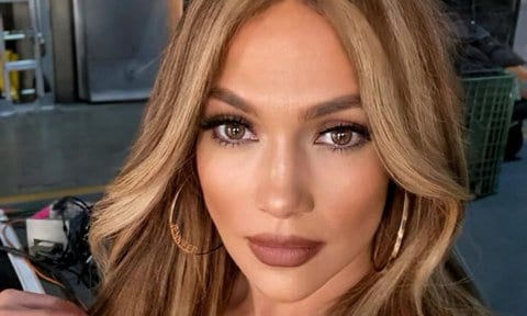 Jennifer Lopez showing off chunky highlights with her hair down
