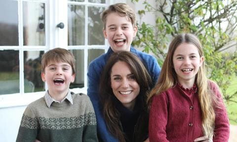 Prince Louis appears to be missing a bottom tooth in the picture with his mom and siblings
